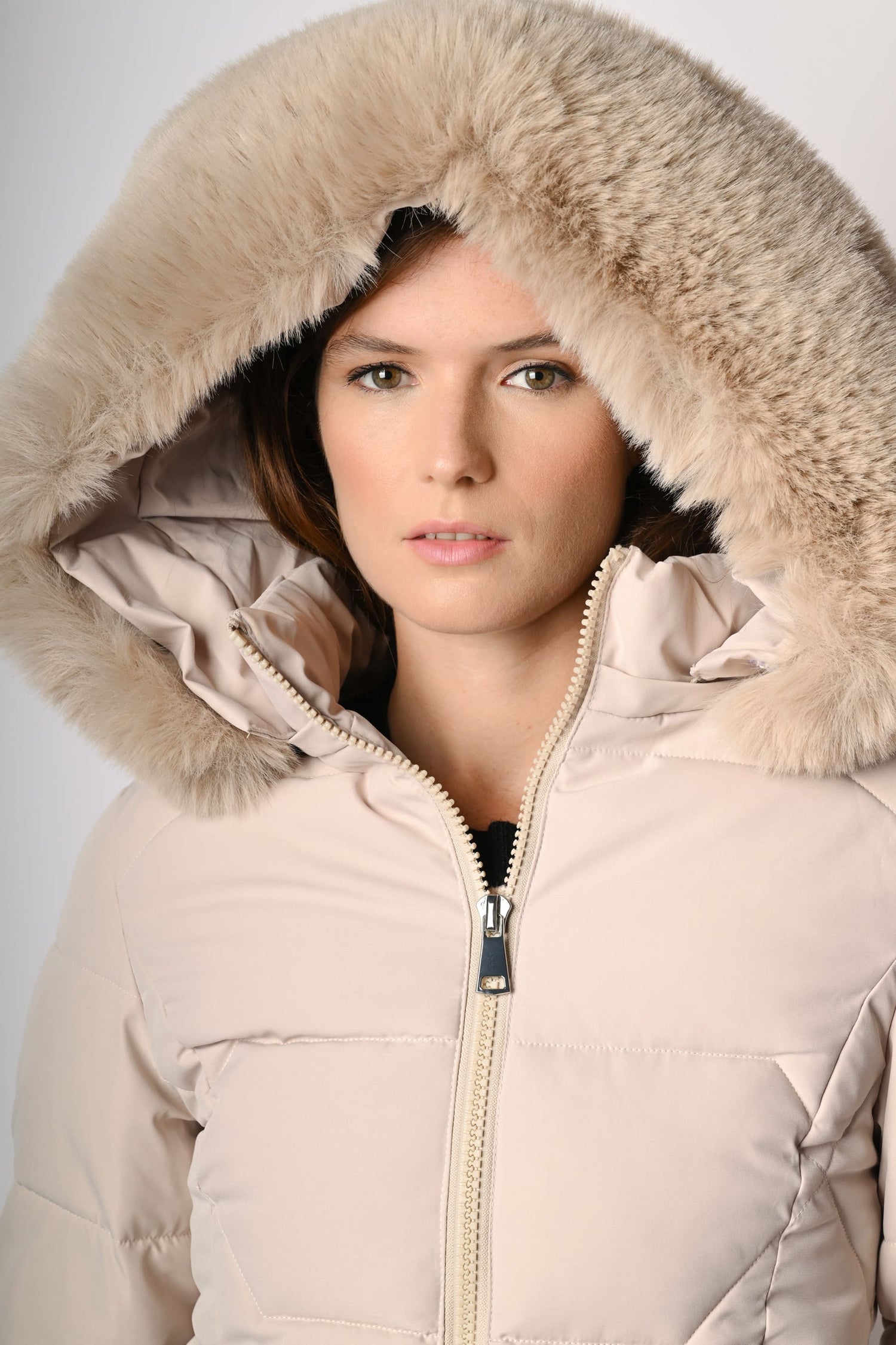 Piumino con cappuccio in faux fur - Main Image