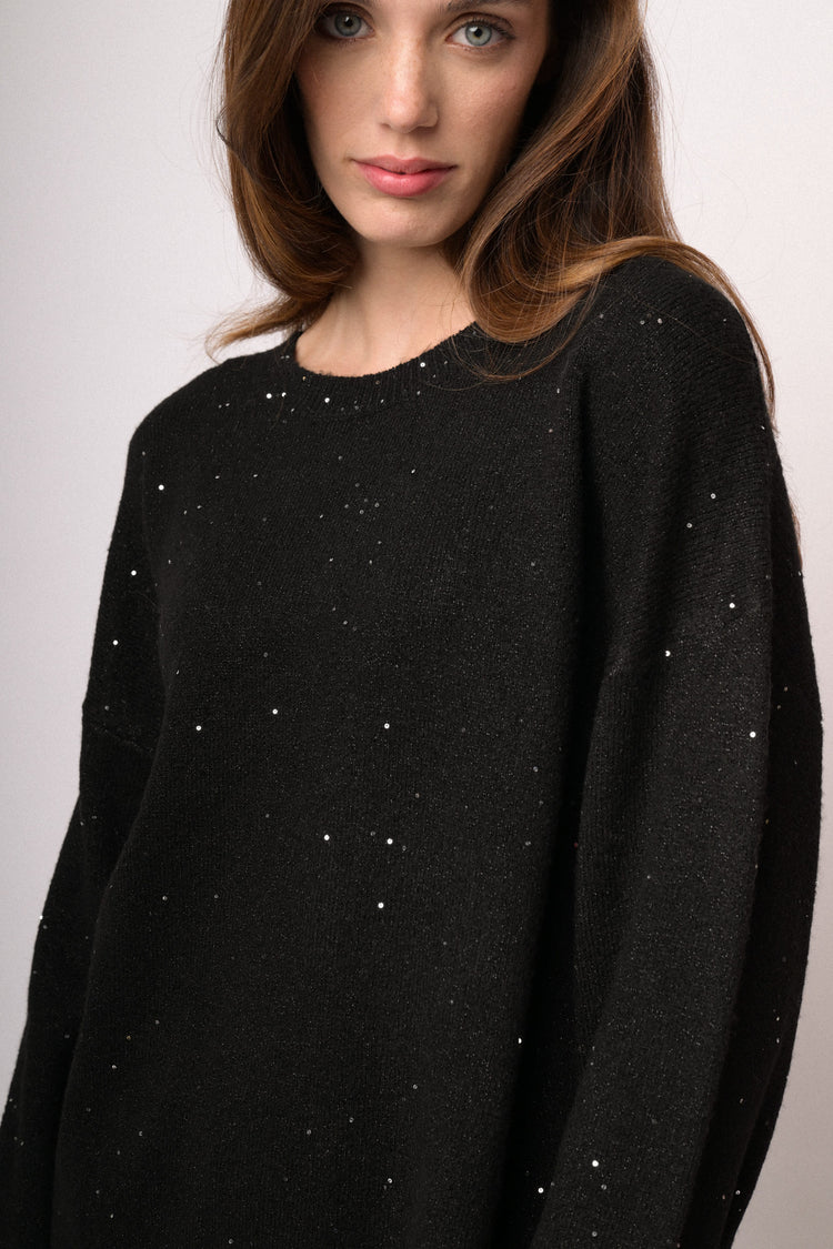 Maglia over con paillettes nera