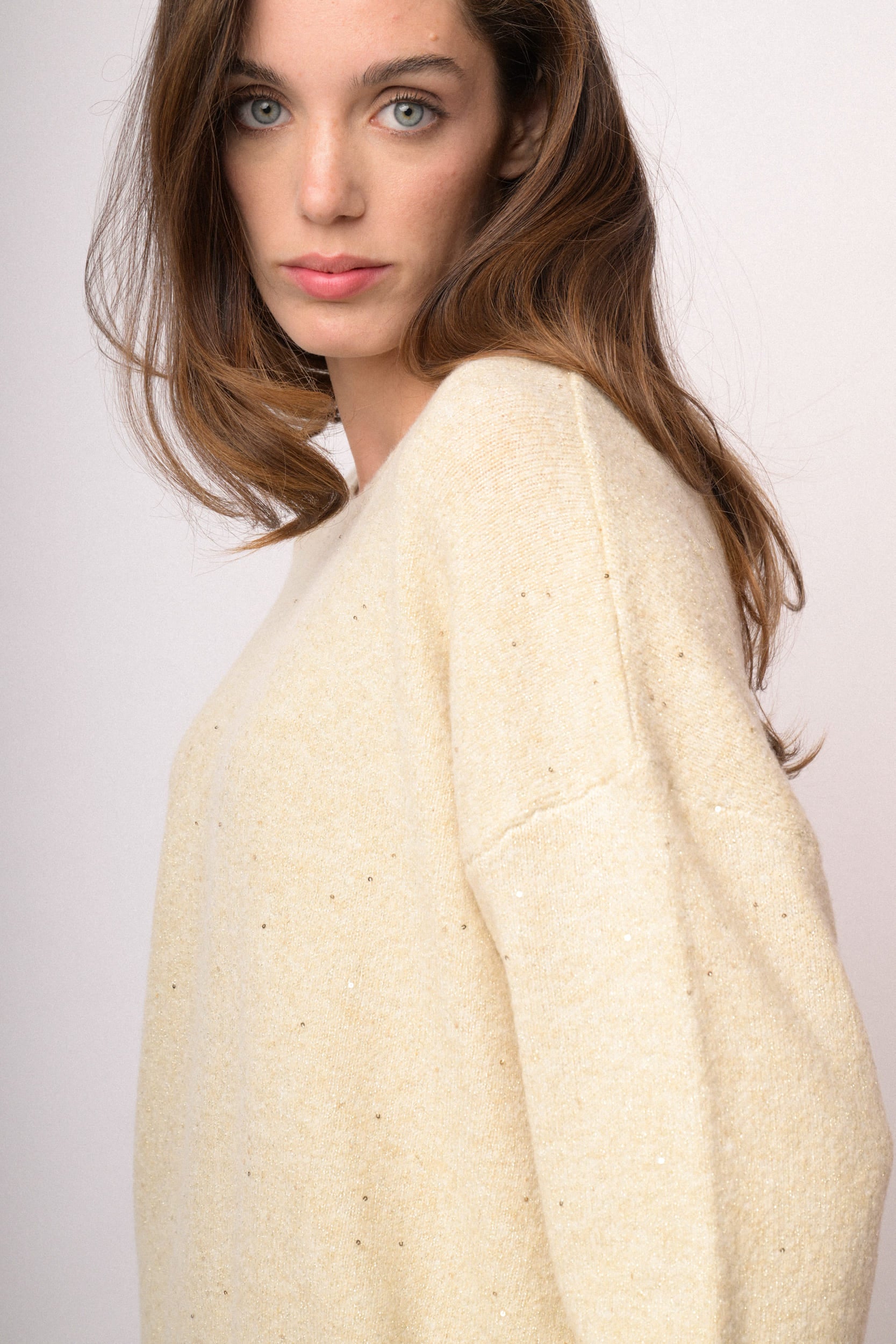 Maglia over con paillettes rosa cipria