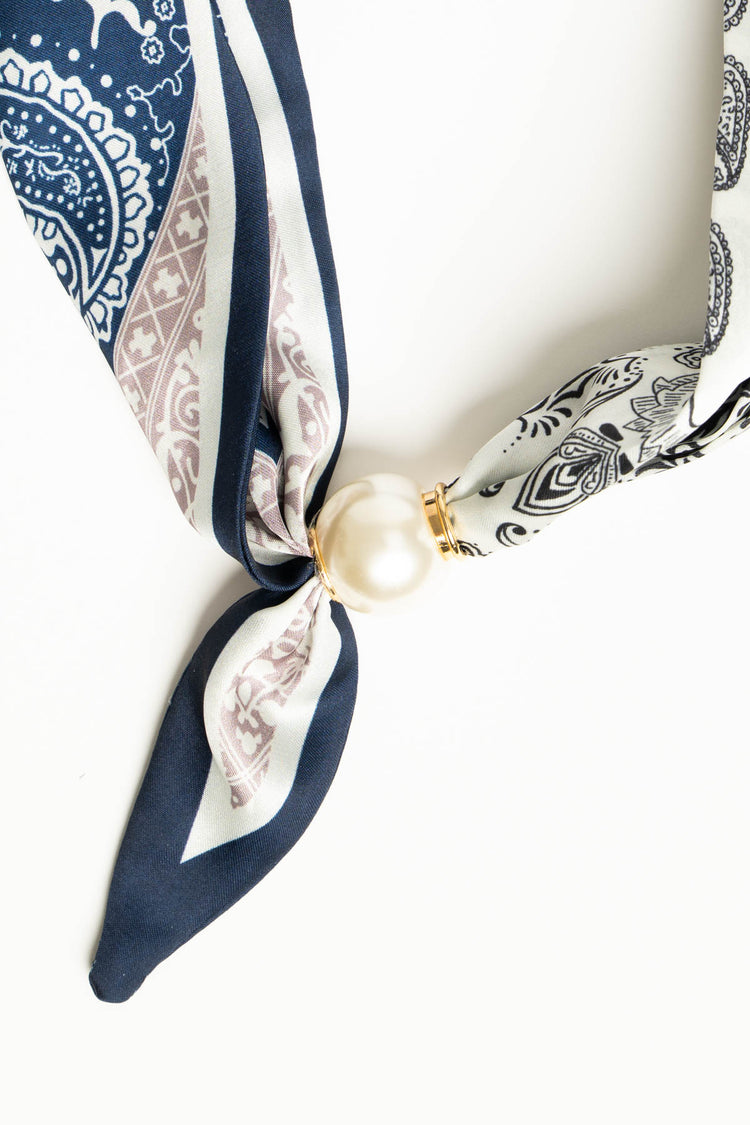 Foulard collana fiore e cachemire