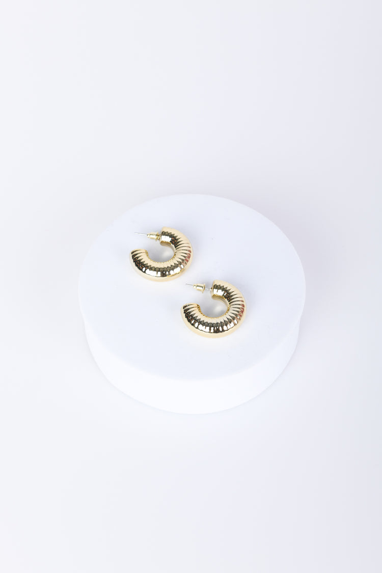 Orecchini a semicerchio zigrinato