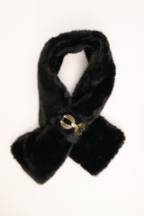 Collo peloso con fibbia geometrica nero