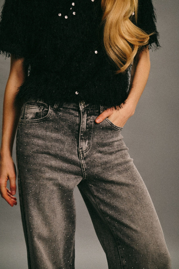 Jeans palazzo con mini borchie