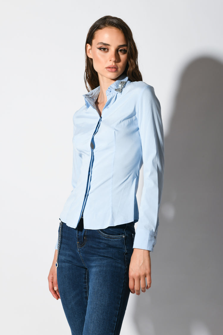 Camicia con strass al colletto