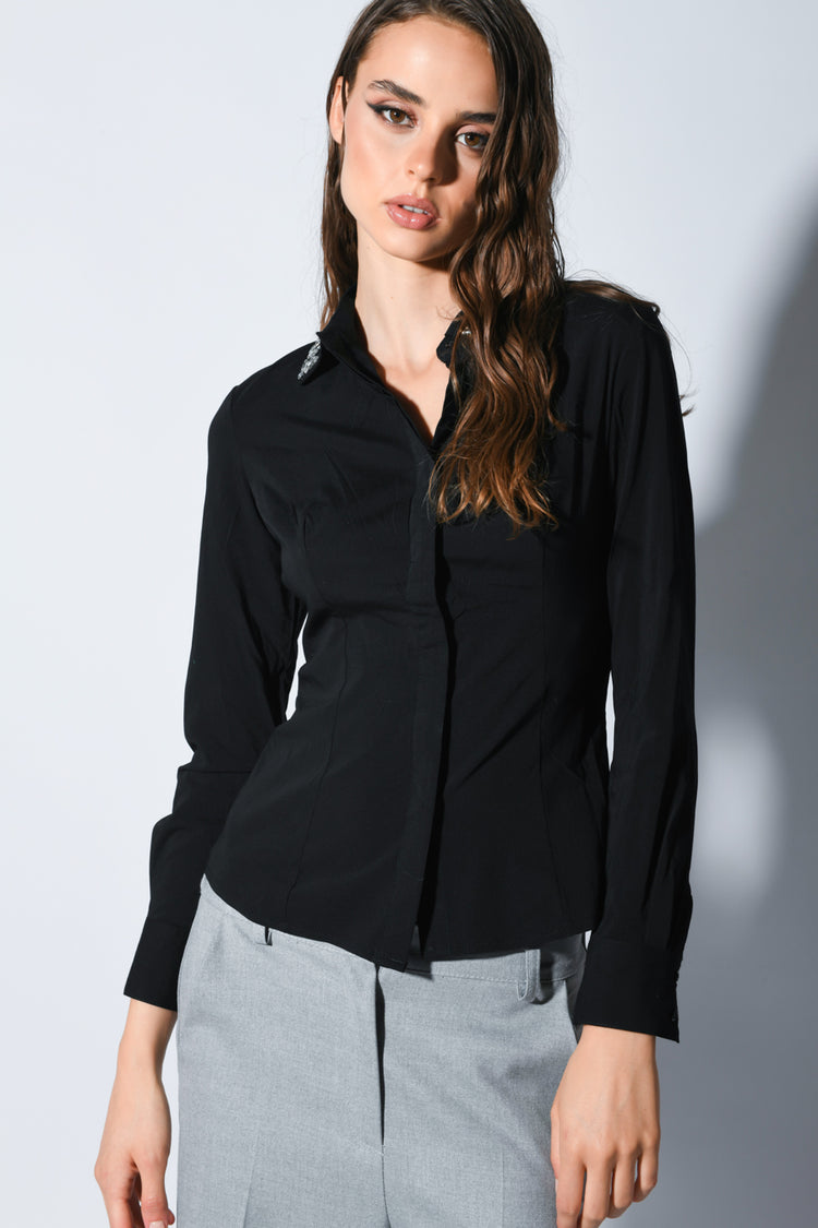 Camicia con strass al colletto