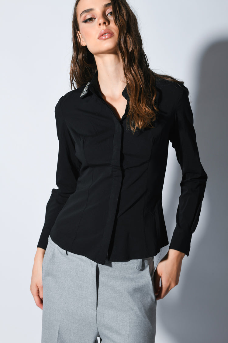 Camicia con strass al colletto