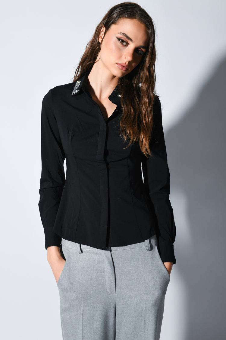 Camicia con strass al colletto