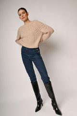 Jeans con bottoni sulle tasche
