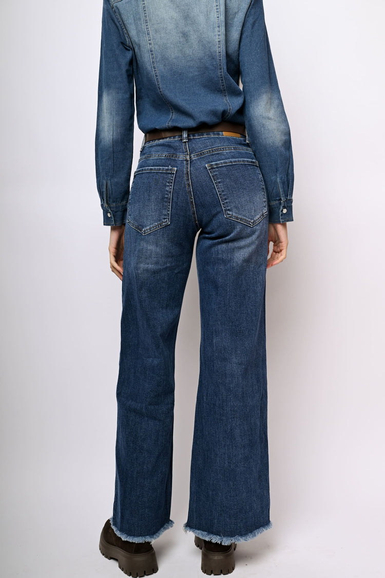 Jeans con cintura e orlo sfrangiato