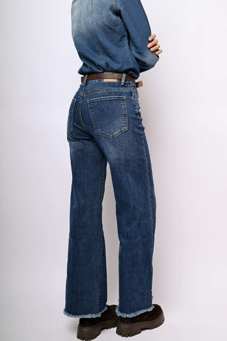 Jeans con cintura e orlo sfrangiato