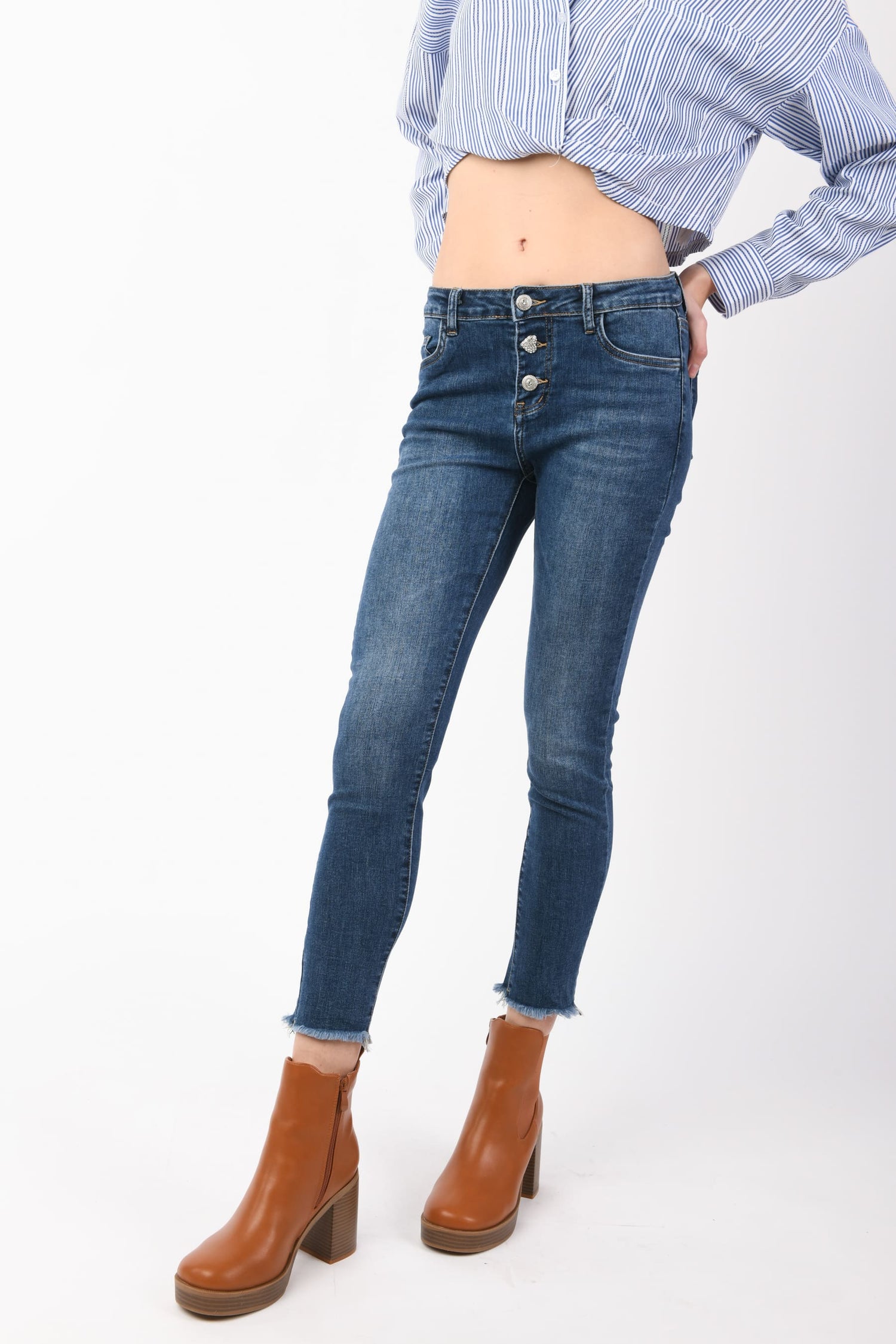 Jeans skinny con bottoni gioiello – Nunalie