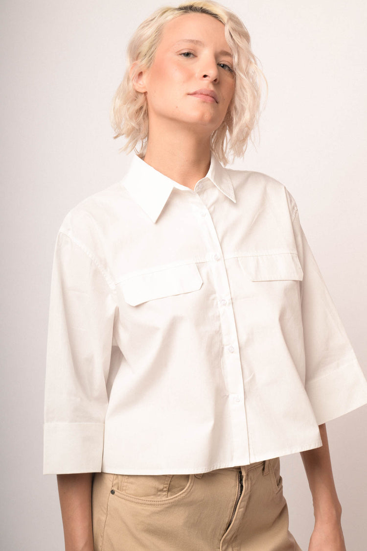 Camicia boxy e crop in cotone bianco
