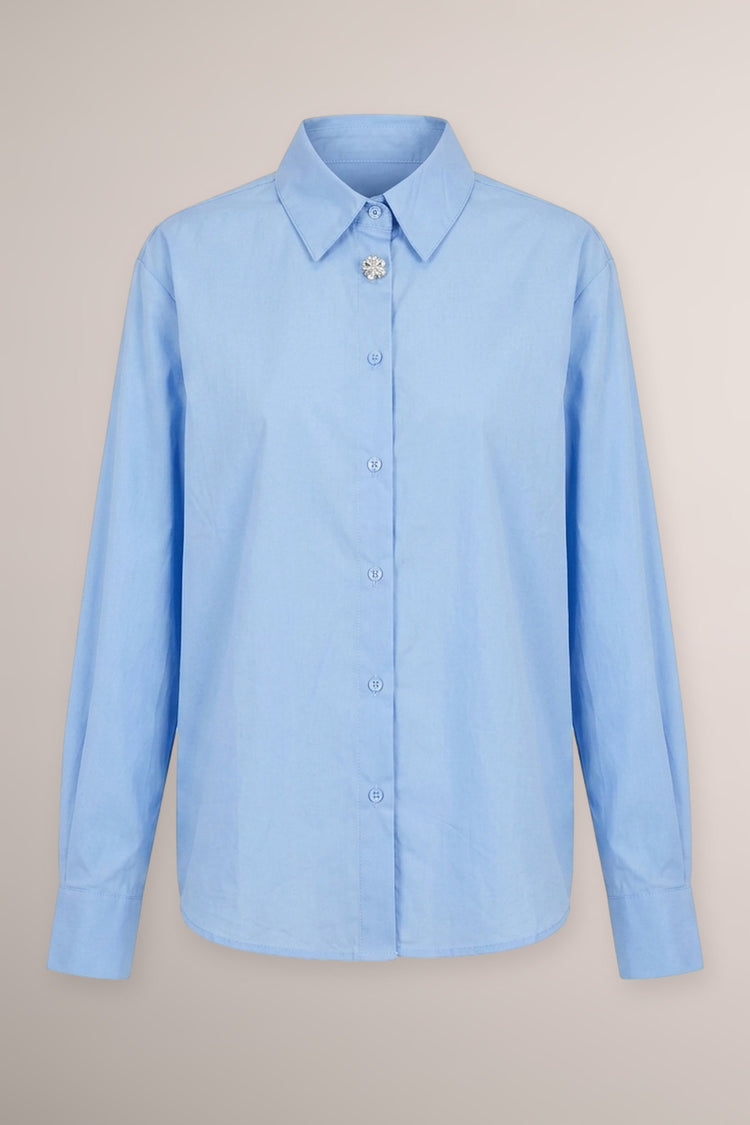 Camicia crop a palloncino misto cotone azzurro con bottone gioiello