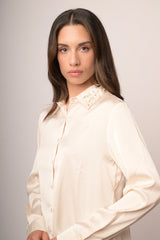 Camicia lucida con strass collo