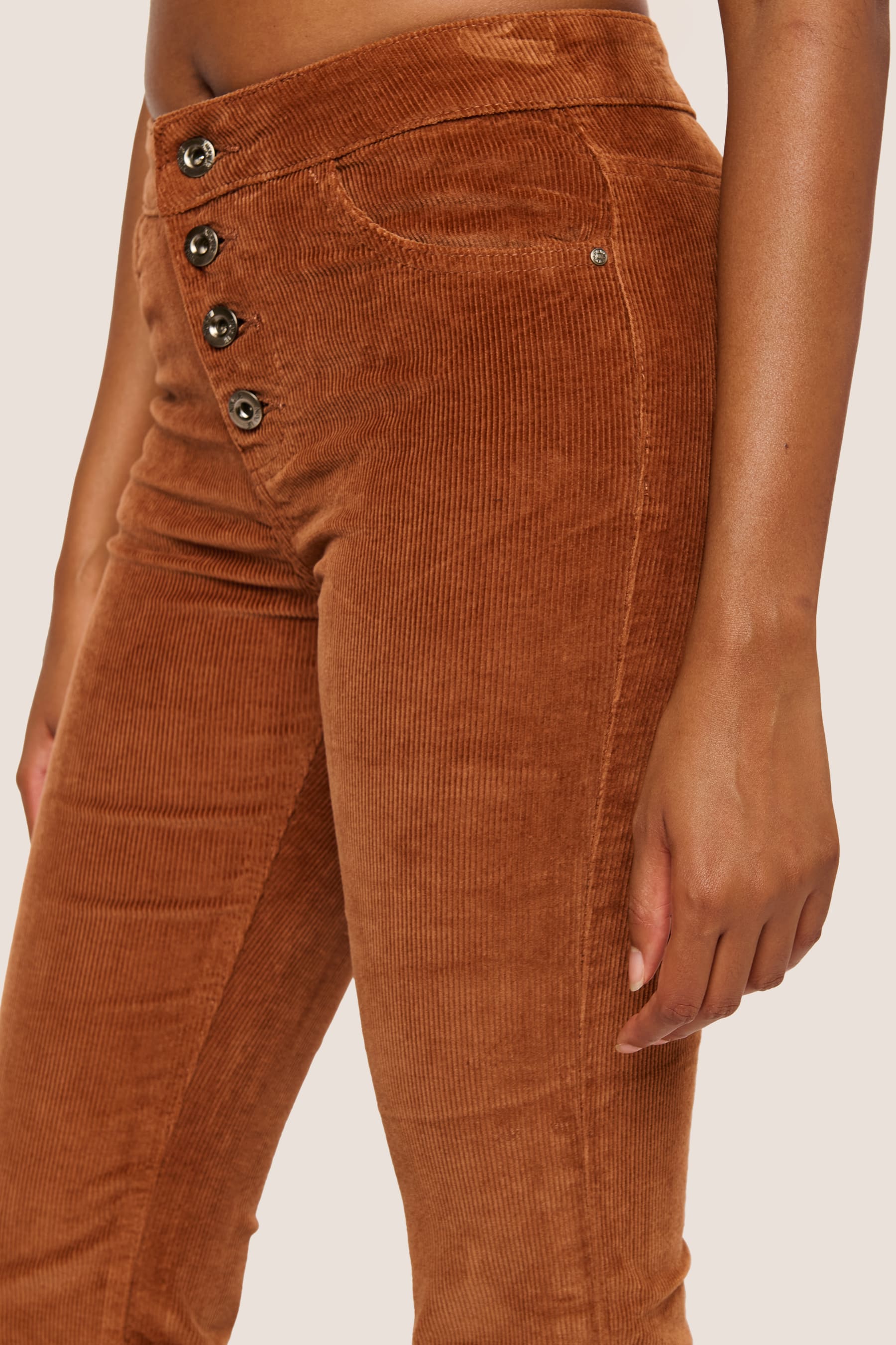 Pantaloni svasati in velluto a coste