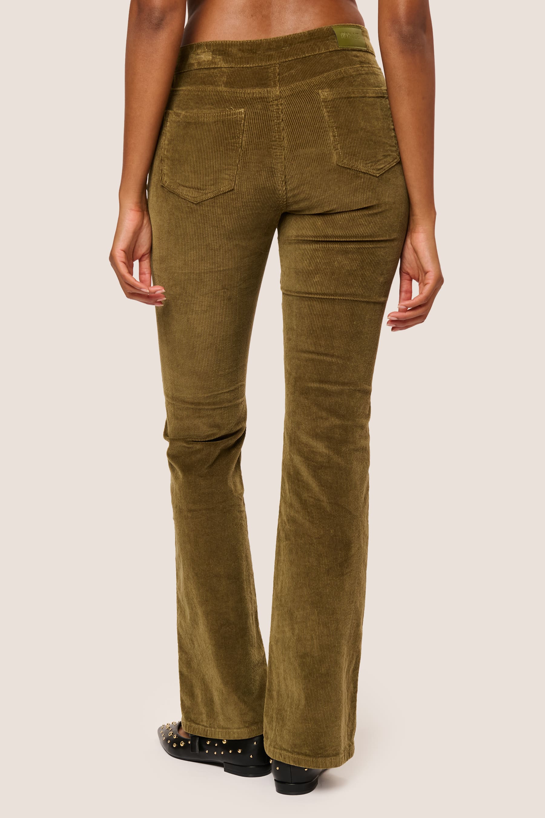 Pantaloni svasati in velluto a coste