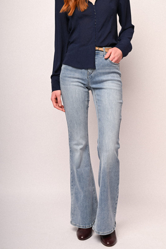 Jeans zampa con cintura