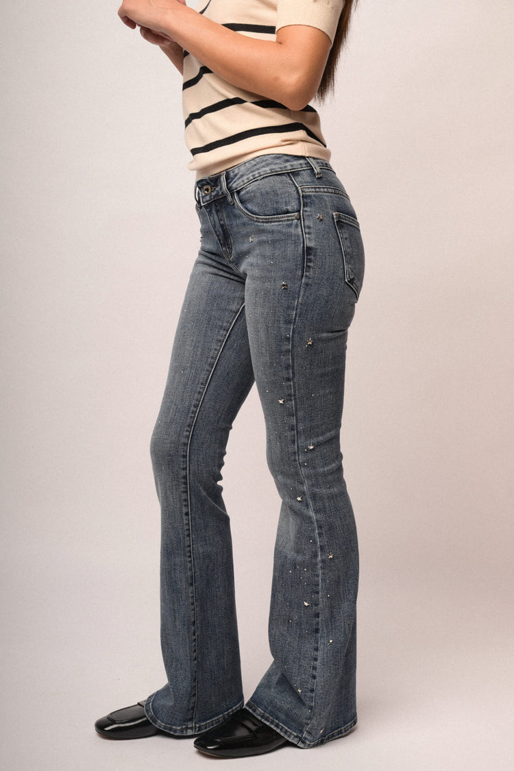 Jeans zampa con stelle e strass