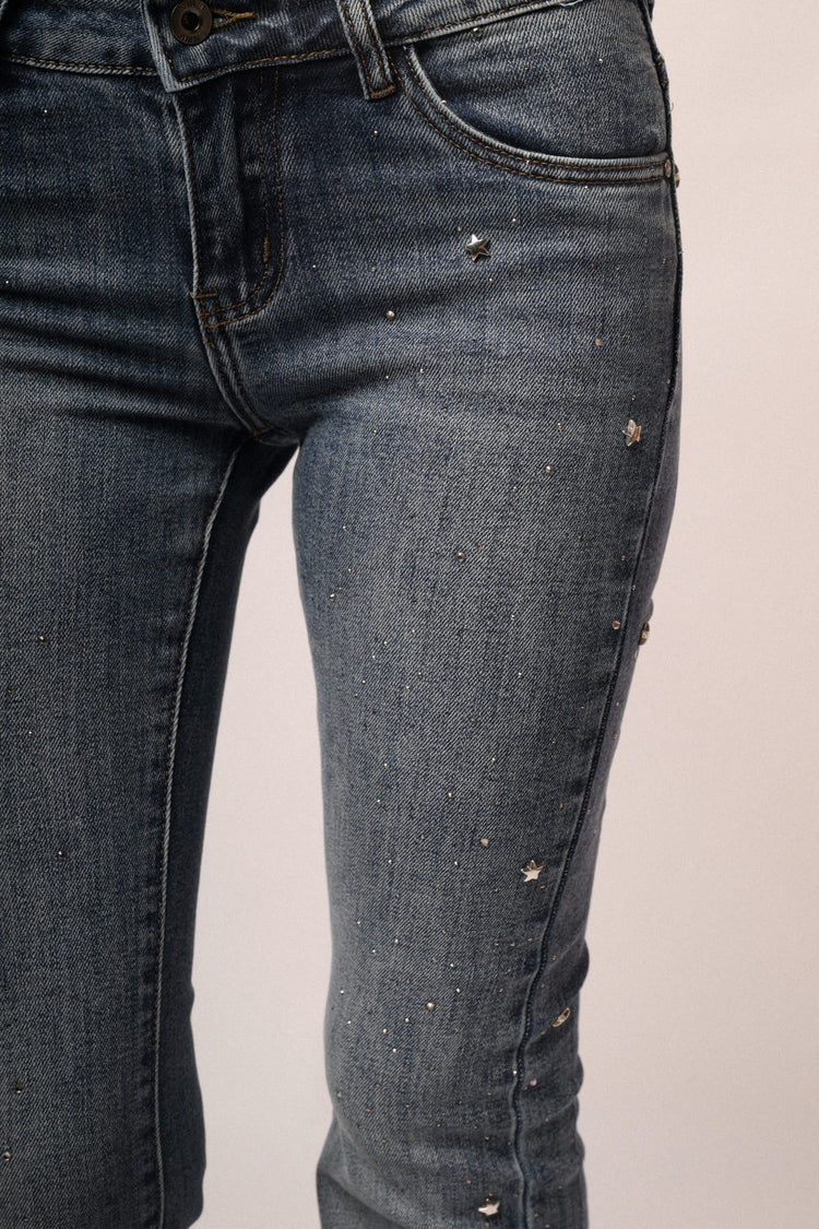 Jeans zampa con stelle e strass