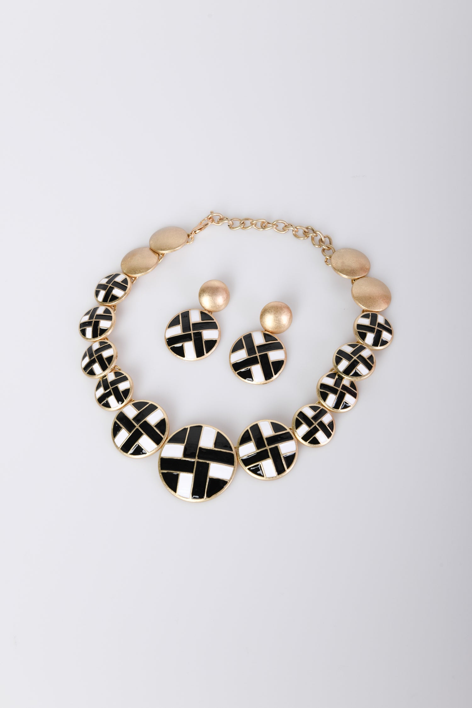 NY25NE-23_1_1_efbbb031-b5b2-4370-83e4-226ba3dd5d28