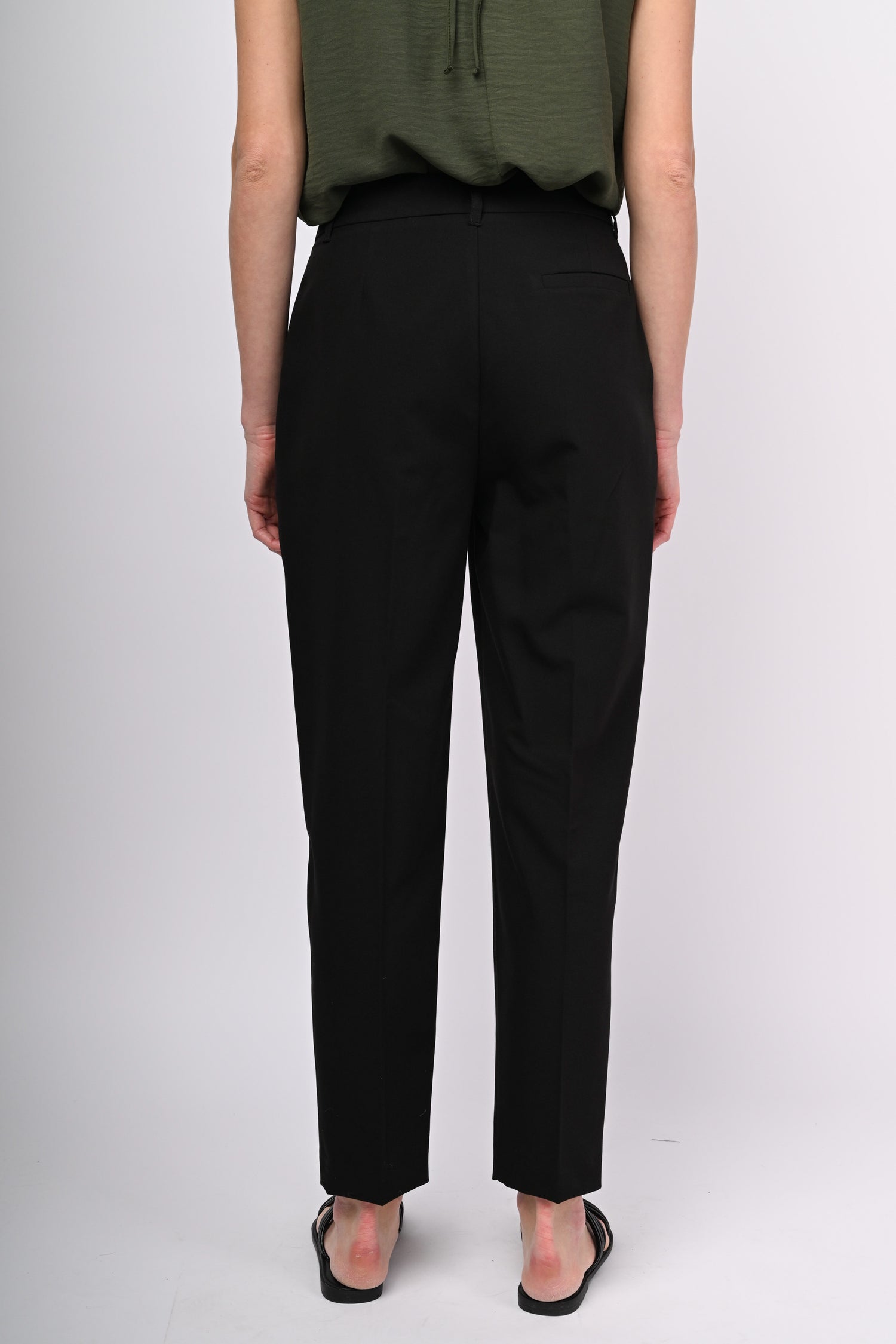 P3262MFNE-24_6_6_239f6d06-a19f-4988-a3e5-6215f81945cd