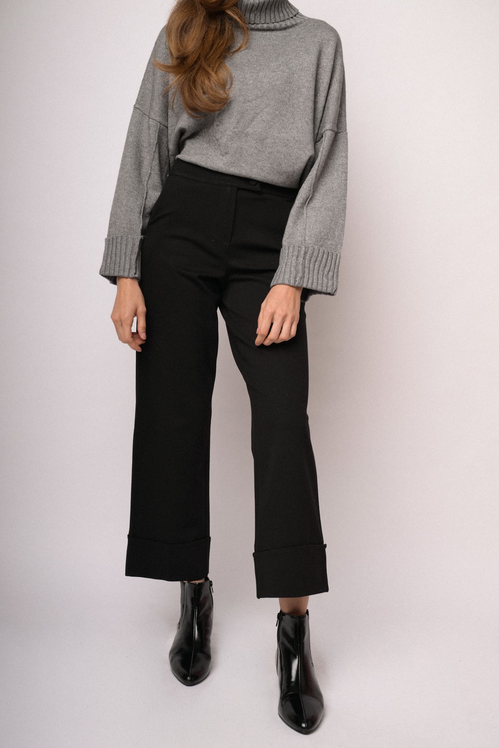 Pantaloni palazzo cropped neri con risvolto