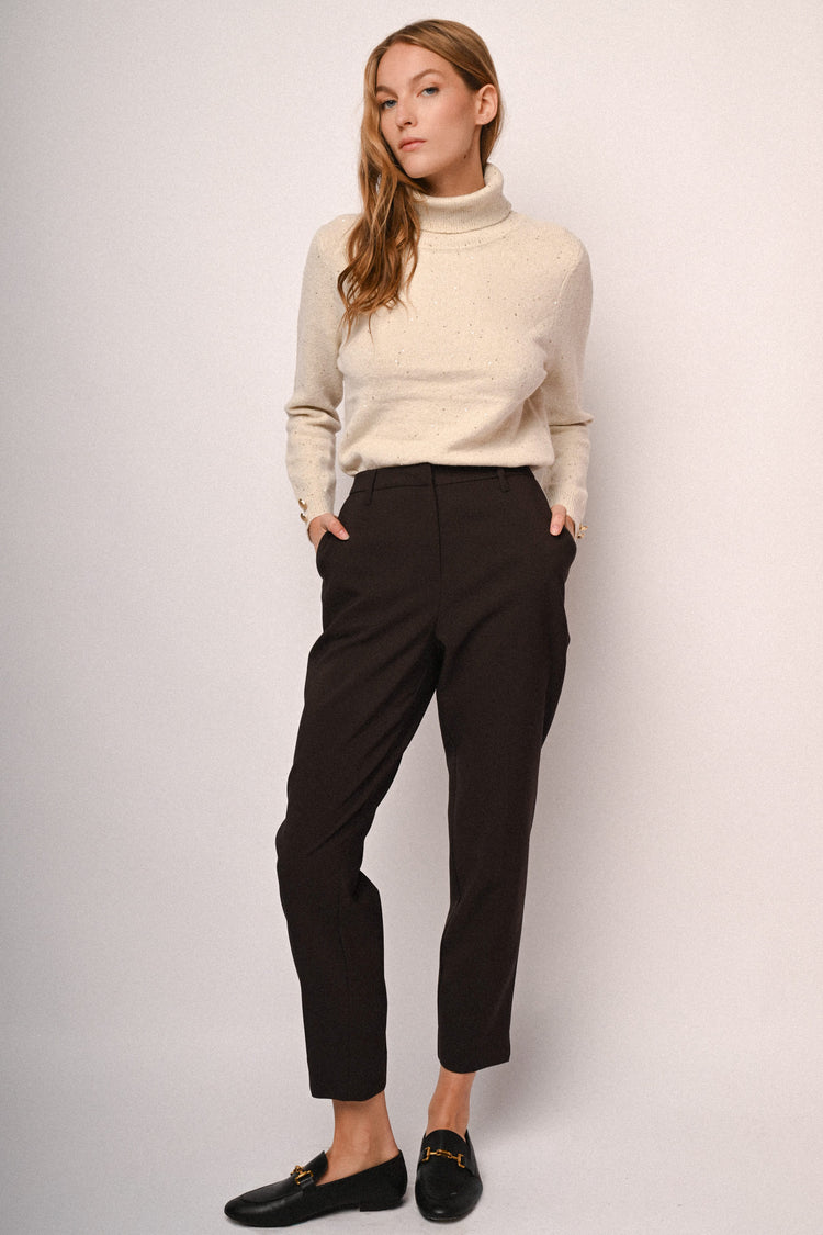 Pantaloni basic con tasche laterali