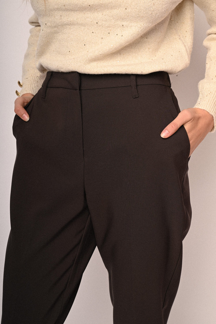 Pantaloni basic con tasche laterali