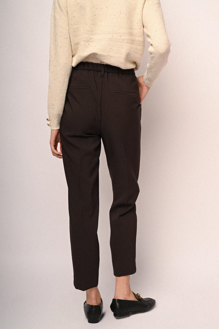 Pantaloni basic con tasche laterali