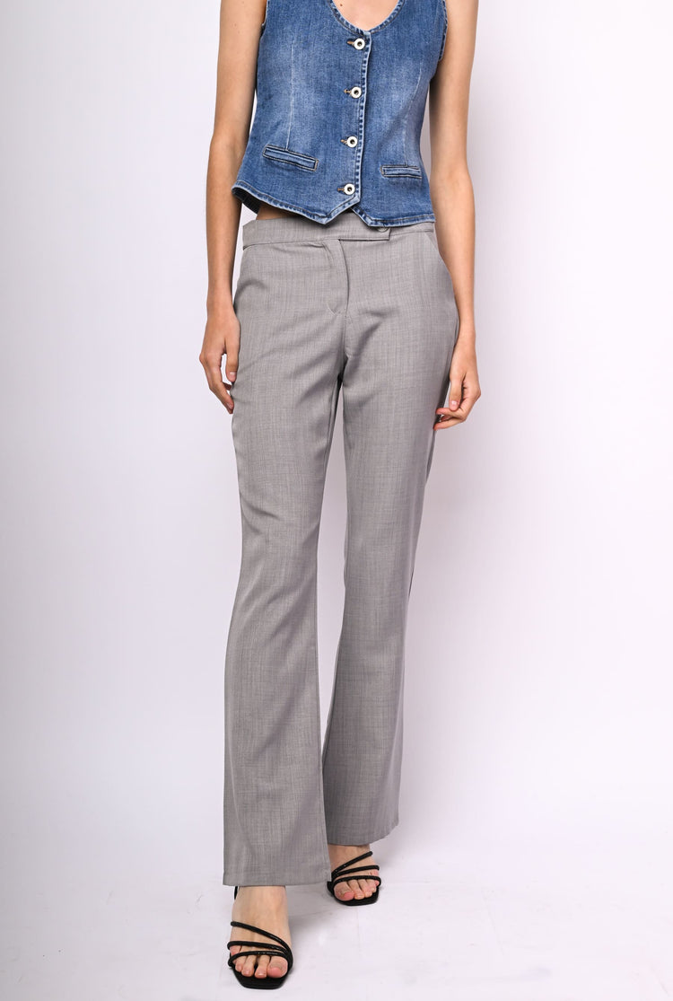 Pantaloni a gamba svasata