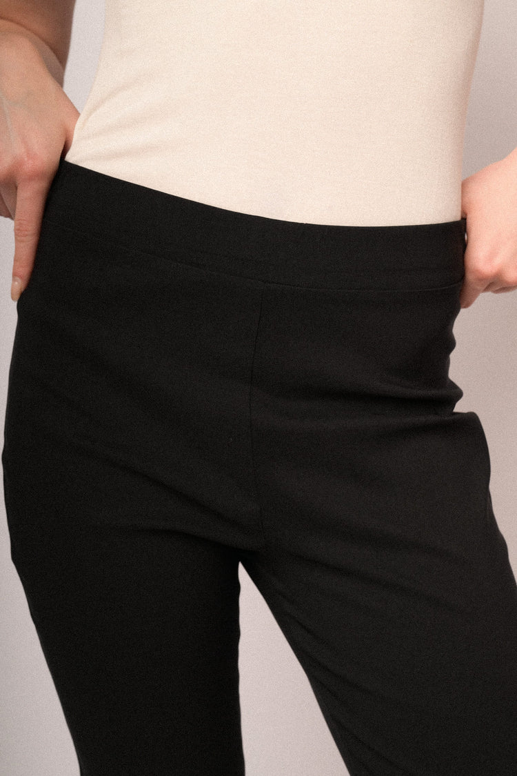 Pantaloni a gamba svasata misto viscosa neri