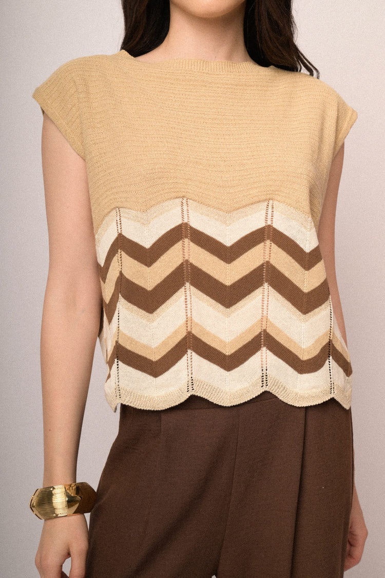 Top in maglia beige con righe zig-zag multicolor