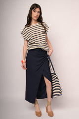 Top a righe blu e avorio in maglia crochet