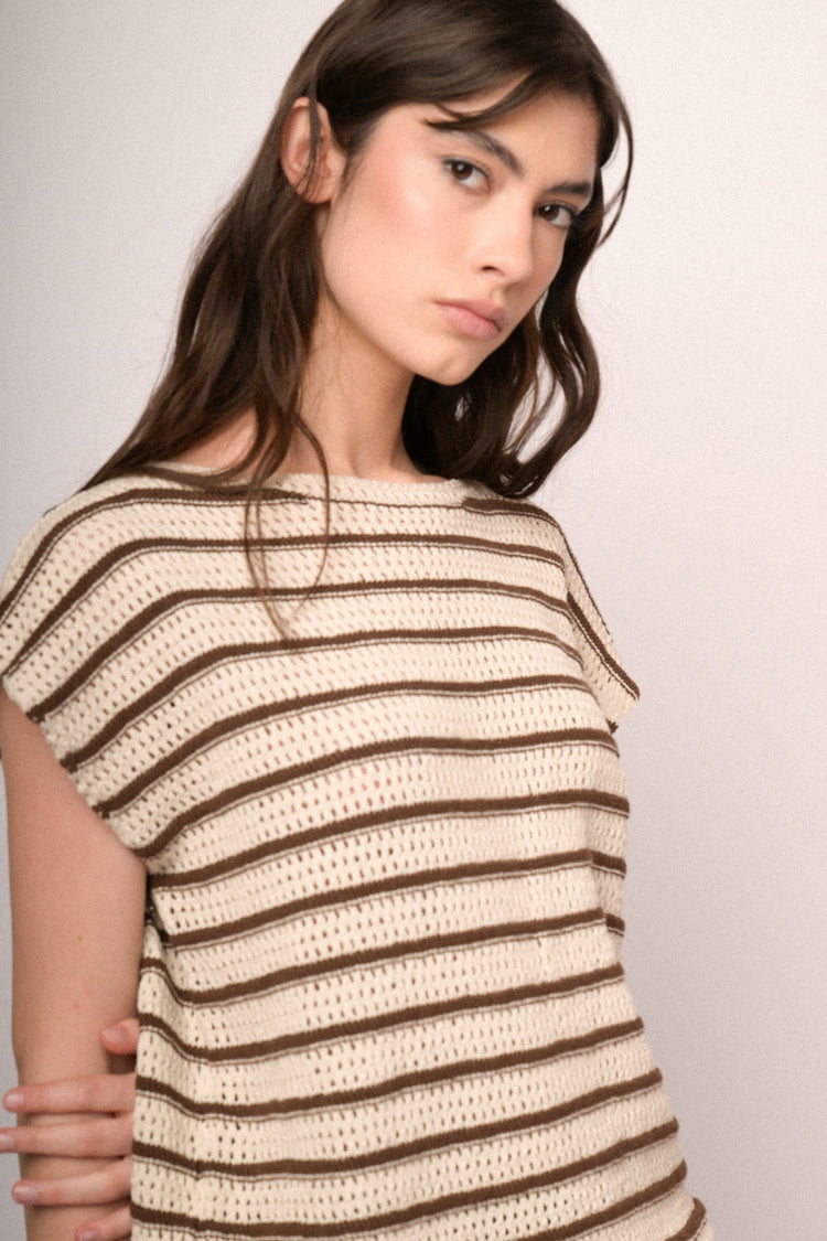 Top a righe ebano e avorio in maglia crochet