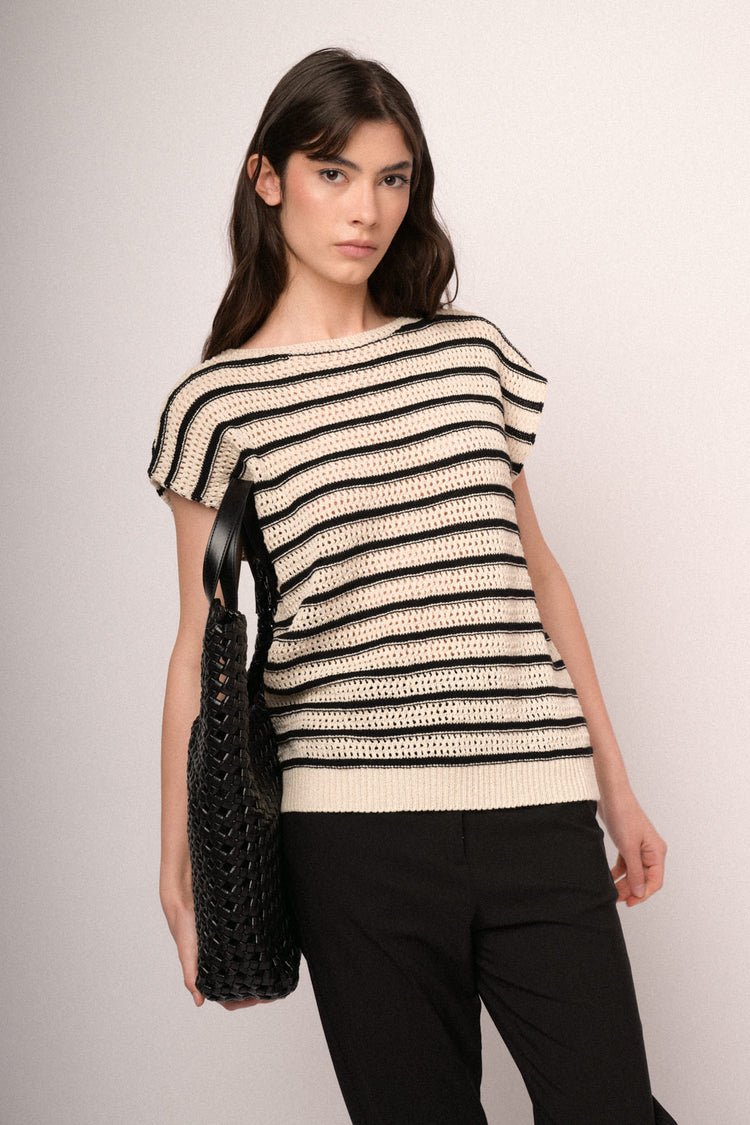 Top a righe nero e avorio in maglia crochet
