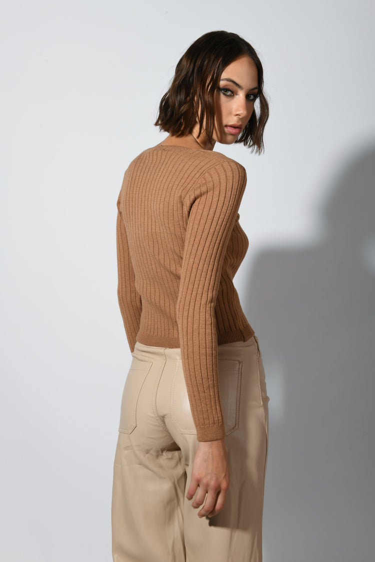 Pull crop con scollo quadrato