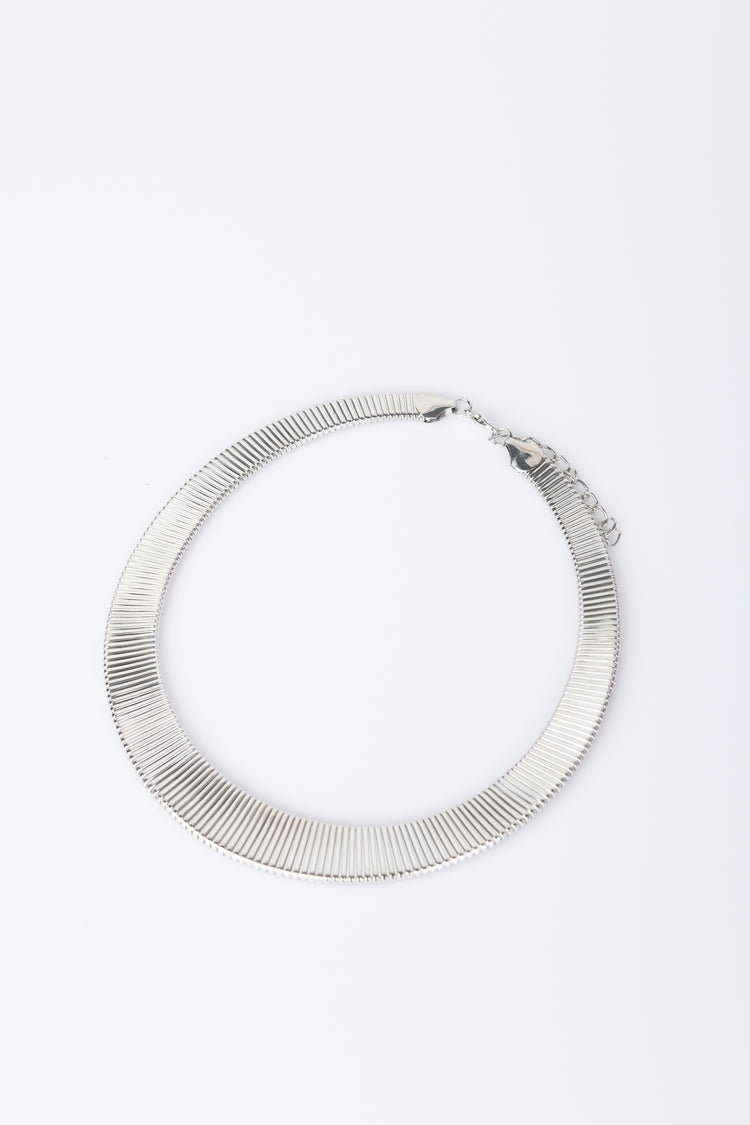 Collana rigida zigrinata
