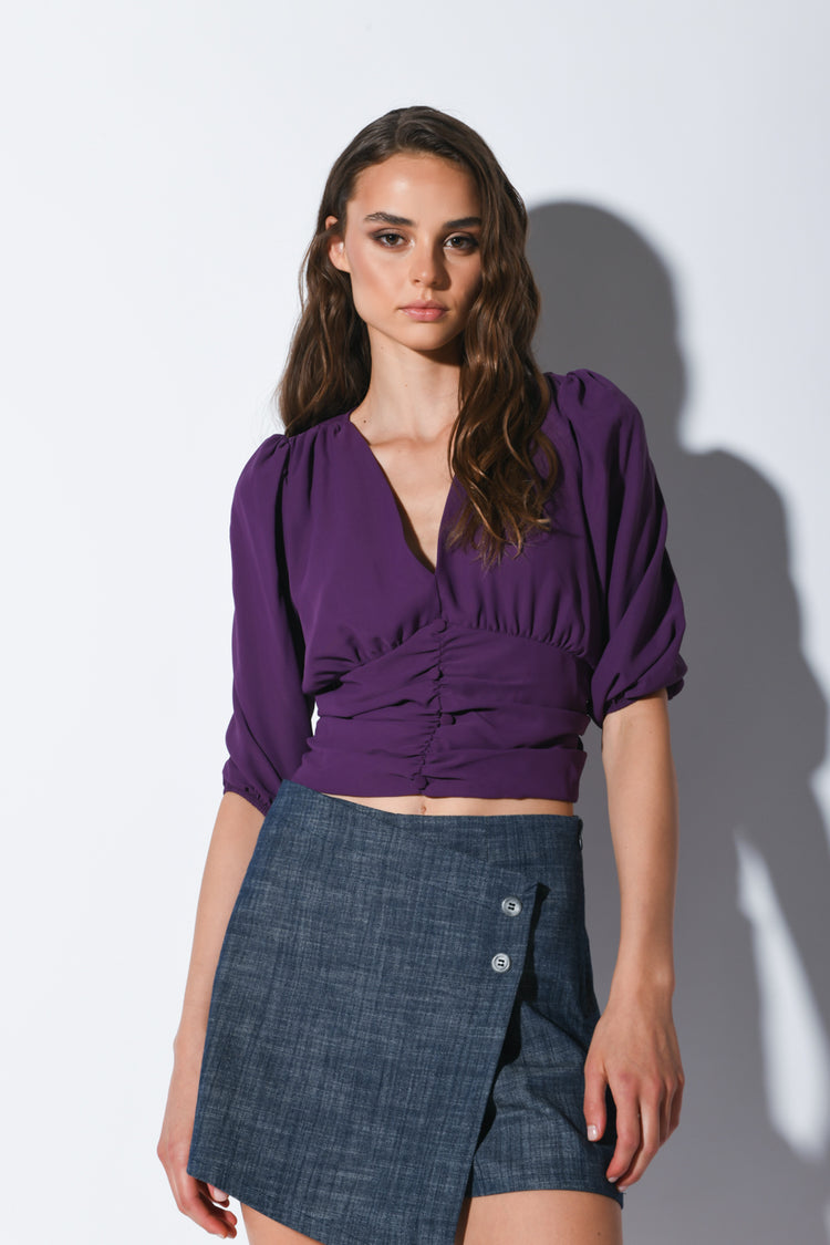 Blusa crop con scollo a V