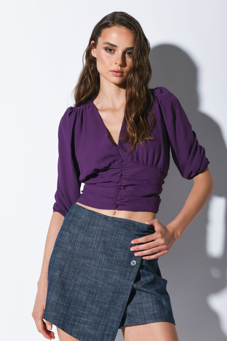 Blusa crop con scollo a V