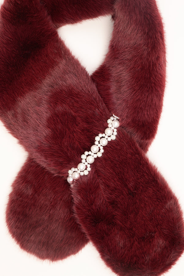 Collo peloso con sfere bordeaux