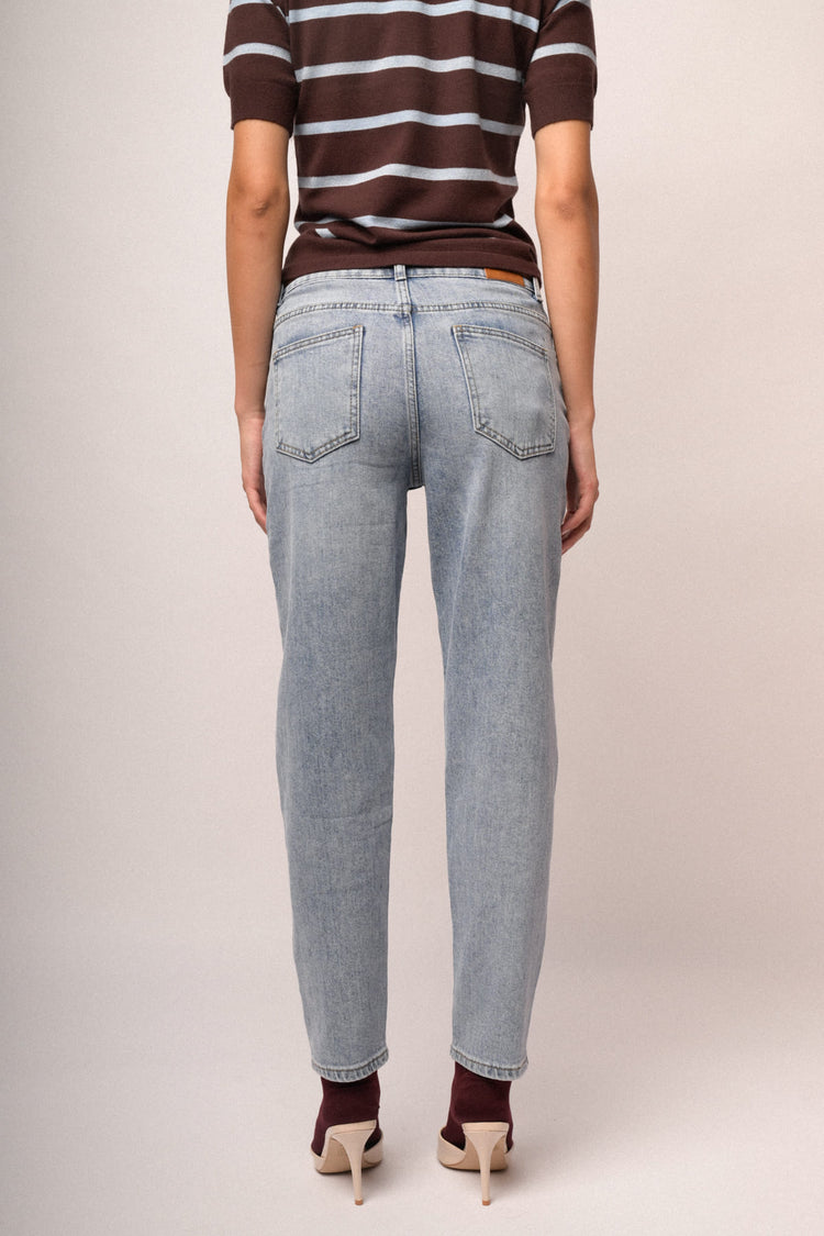 Jeans mom con cintura