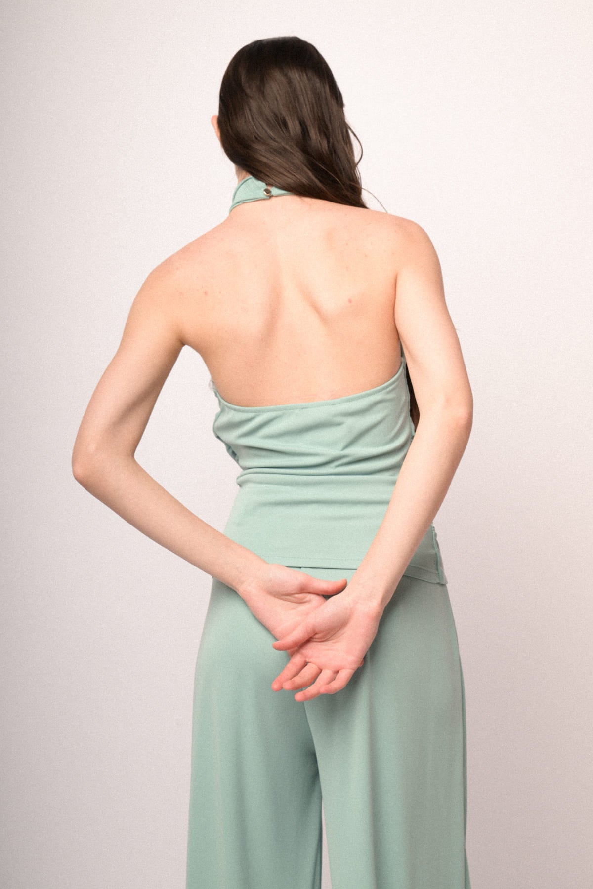 Top con accessorio oro