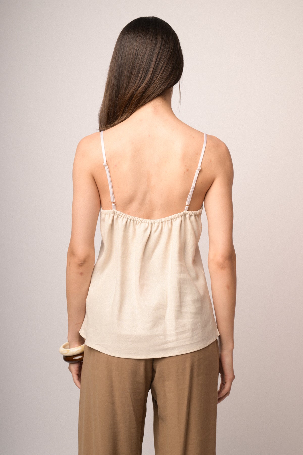Top con pizzo misto lino