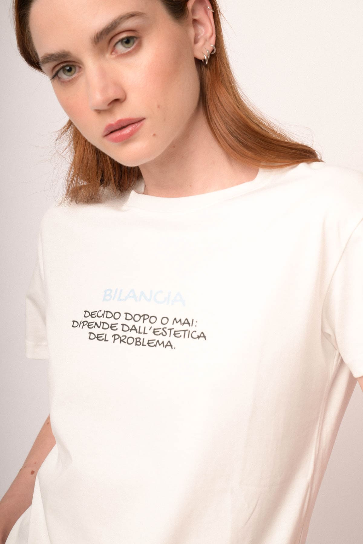 T shirt Bilancia in cotone bianco