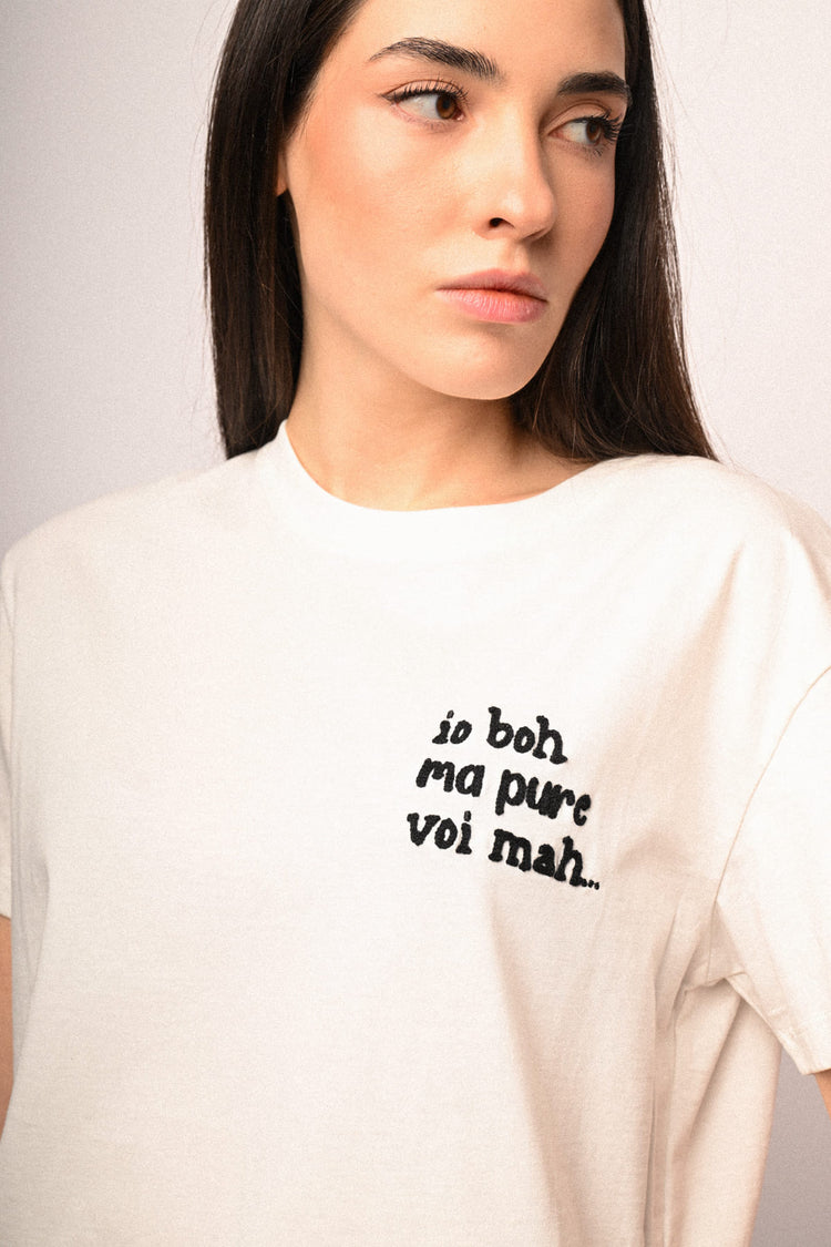 T-shirt con scritta ricamata