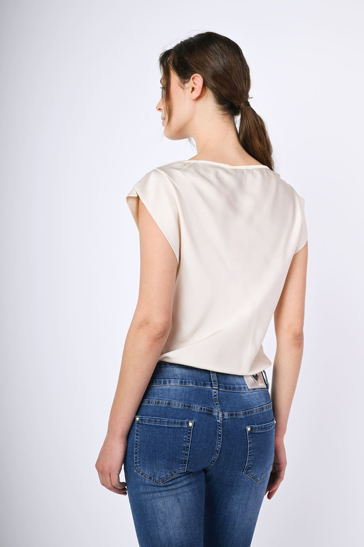 Top con scollo drappeggiato