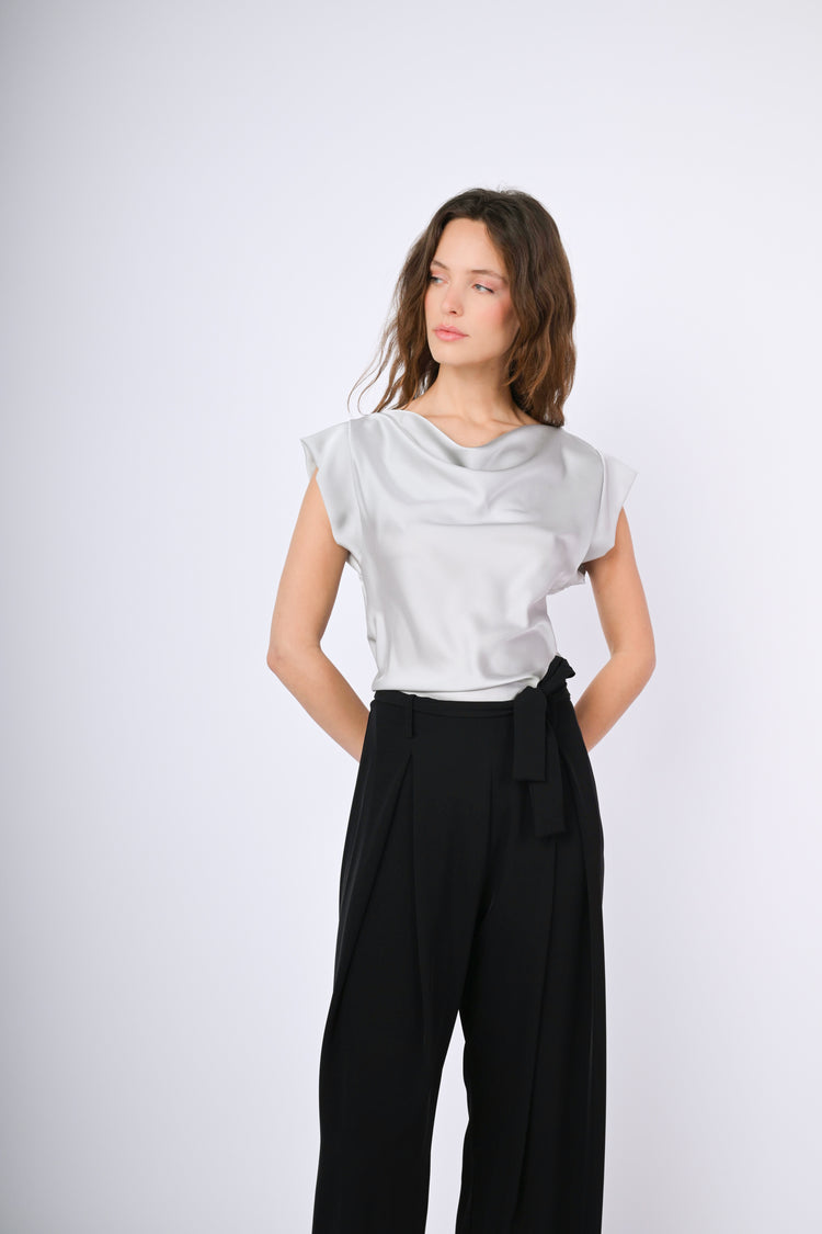 Top con scollo drappeggiato