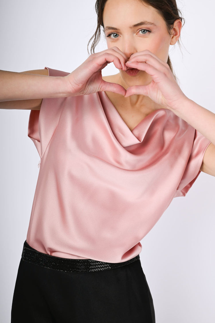 Top con scollo drappeggiato