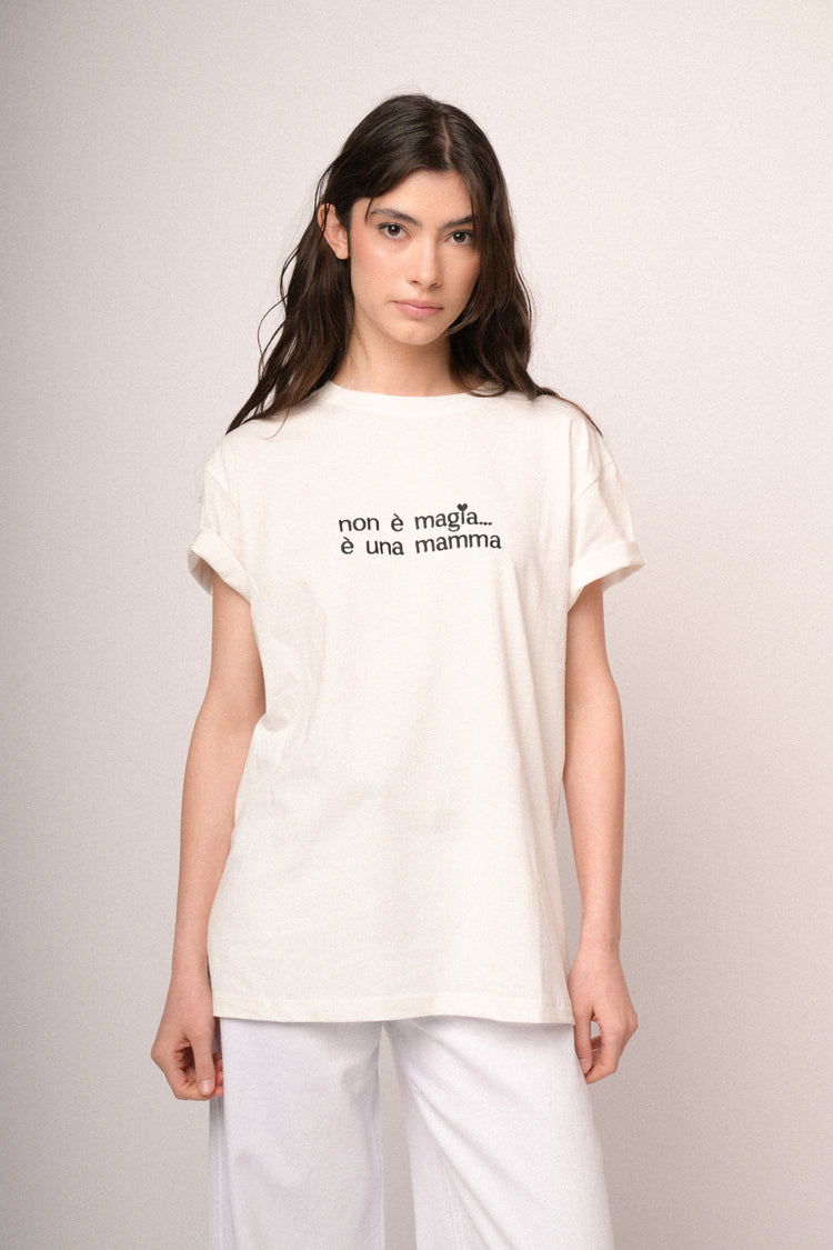 T-shirt in cotone bianco con scritta ricamata
