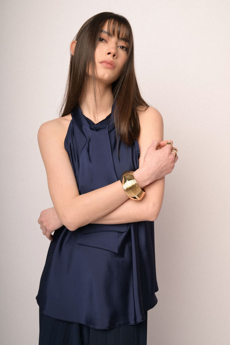 Top in raso con fiocco al collo blu